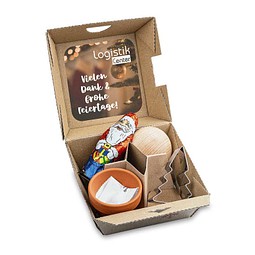 Geschenk-Set Xmas, V6, Tontöpfchen mit Fichtensamen, Schoko-Nikolaus, Backförmchen Tannenbaum, Handschmeichler, 1-seit. Druck