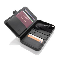 Swiss Peak Travel-Case aus RCS rec. PU mit 3-in-1-Charger, schwarz